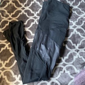 Also yoga leggings mesh with the dark grey stripe
